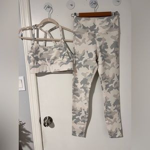 NEW, never worn Fabletic’s women’s workout set